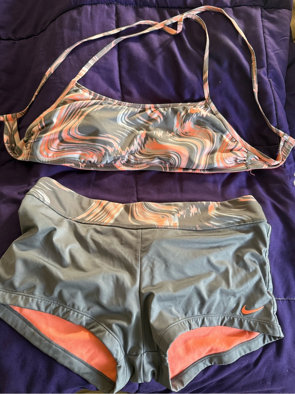 Nike Swim set.. Size M,, shorts and reversible top